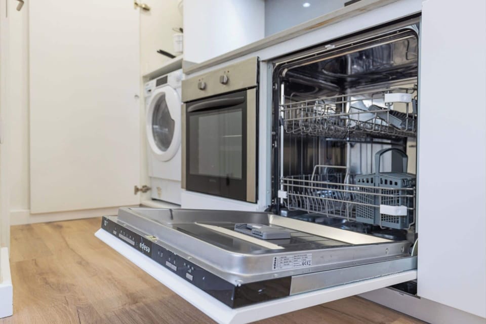 Deluxe Apartment, City View | Private kitchen