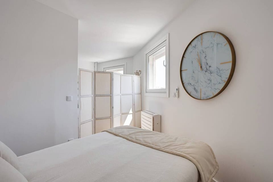 Deluxe Apartment, City View | 2 bedrooms, soundproofing, iron/ironing board