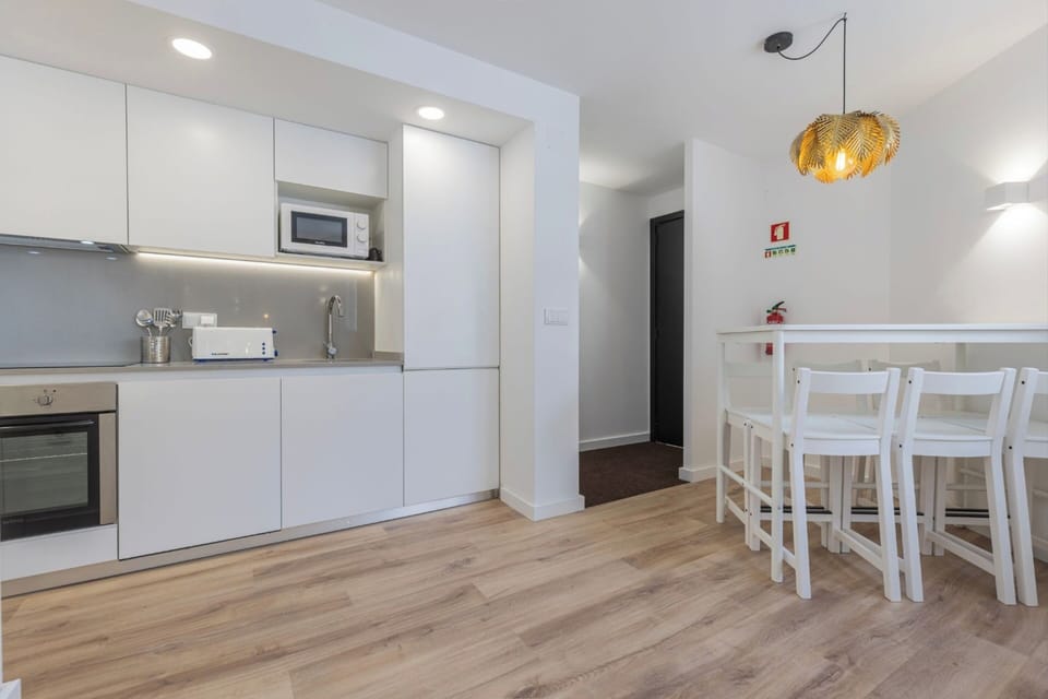 Deluxe Apartment, City View | Private kitchen