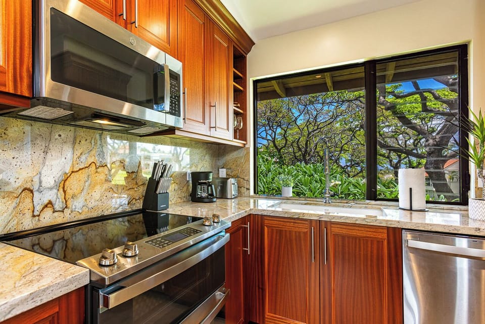 This kitchen is equipped with all your basic cooking appliances