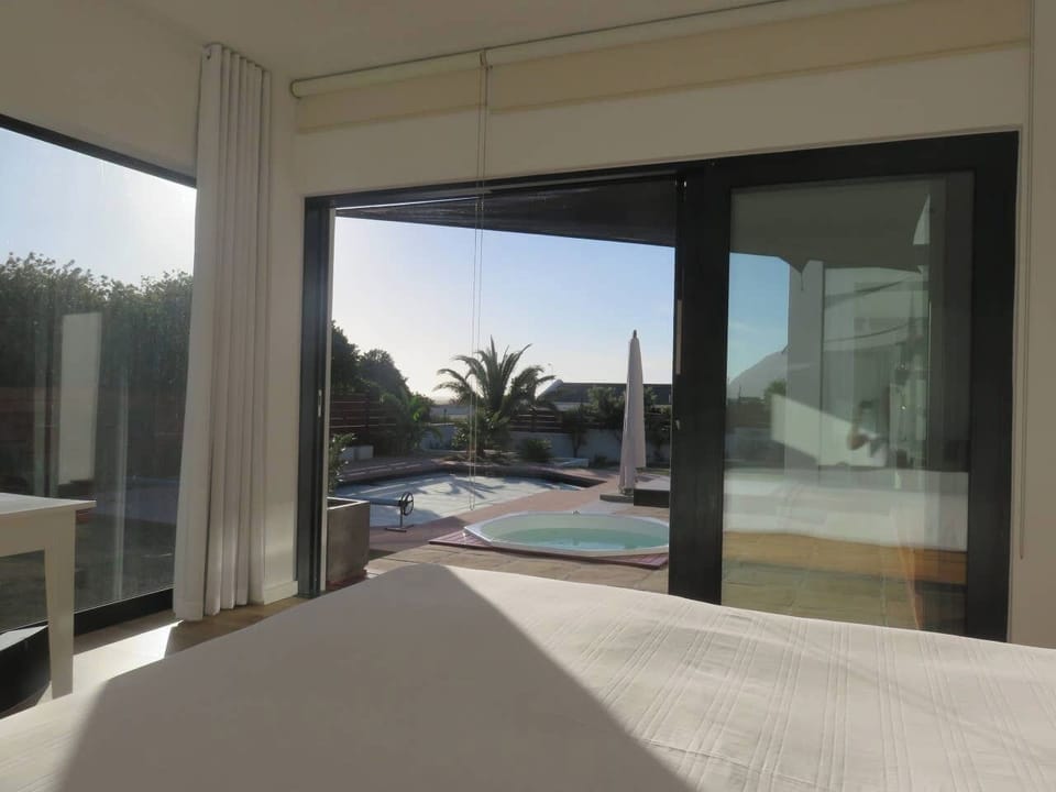 Direct access to the jacuzzi and terras