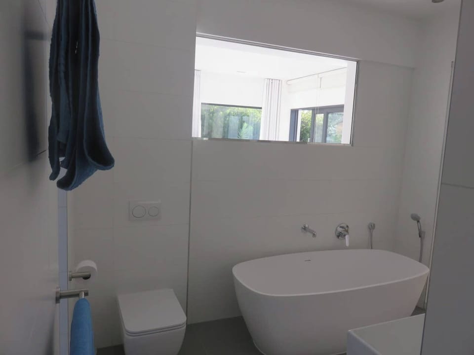 Bathtub
