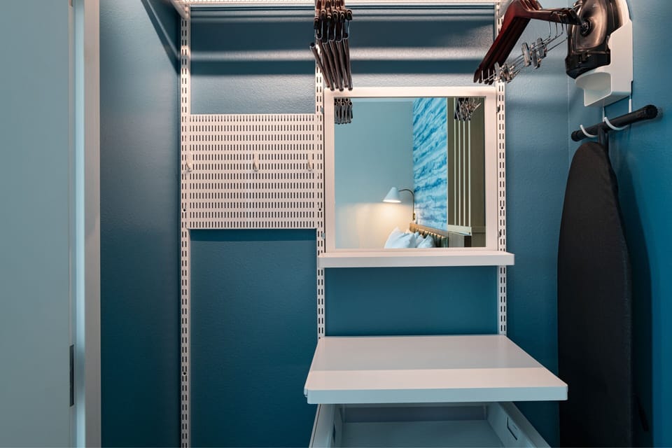 1 bedroom, premium bedding, down comforters, laptop workspace