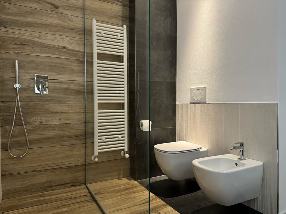 Deluxe Triple Room | Bathroom | Shower, rainfall showerhead, hair dryer, bathrobes