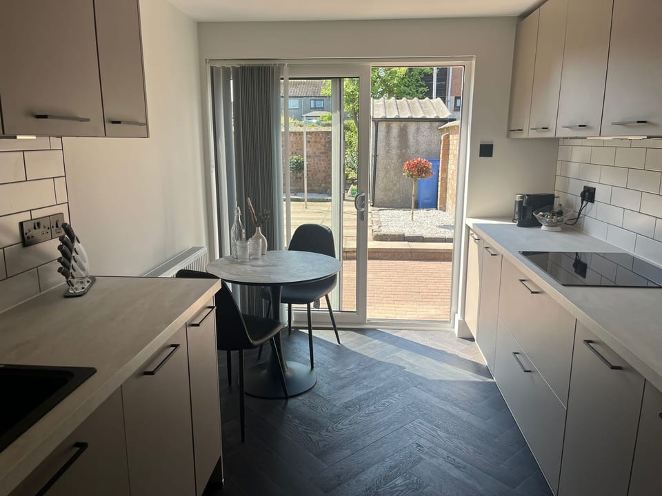 House | Private kitchen | Fridge, microwave, oven, stovetop