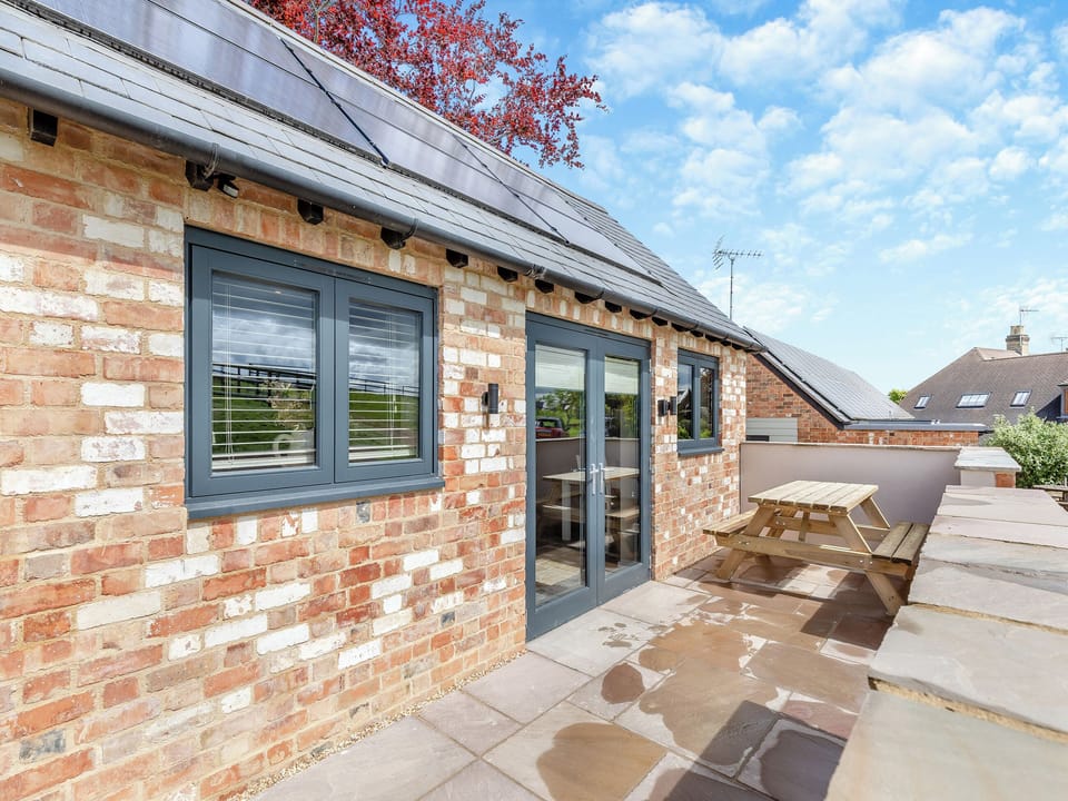 Terrace | The Old Stables 1 - Quarry Hill Farm, Shipton Under Wychwood