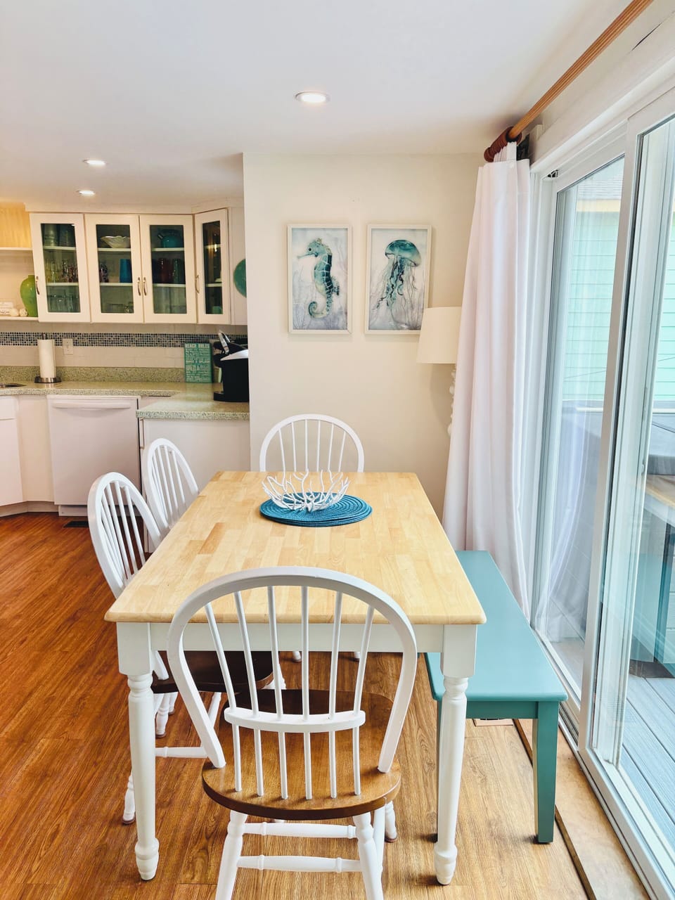 Dining-Overlooking the Ocean