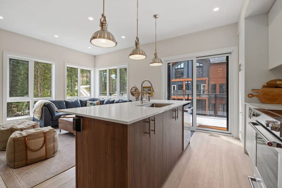 Full, luxe kitchen with access to the patio & BBQ.