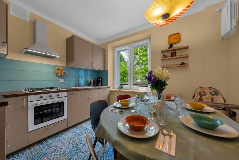 Kitchen Area - Book Now with RENTUJEMY.COM