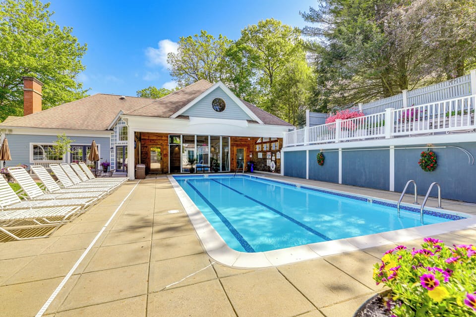 The Spa at Norwich Inn | Community Amenities | Saltwater Pools | Hot Tub