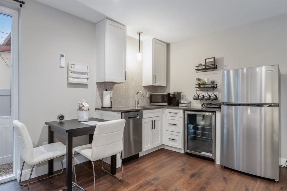 Equipped kitchenette with dining/work area