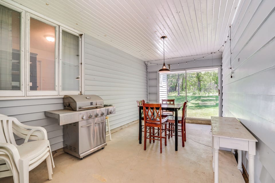 Lakeside Litchfield Home w/ Patio & Gas Grill! Cottage in Minnesota