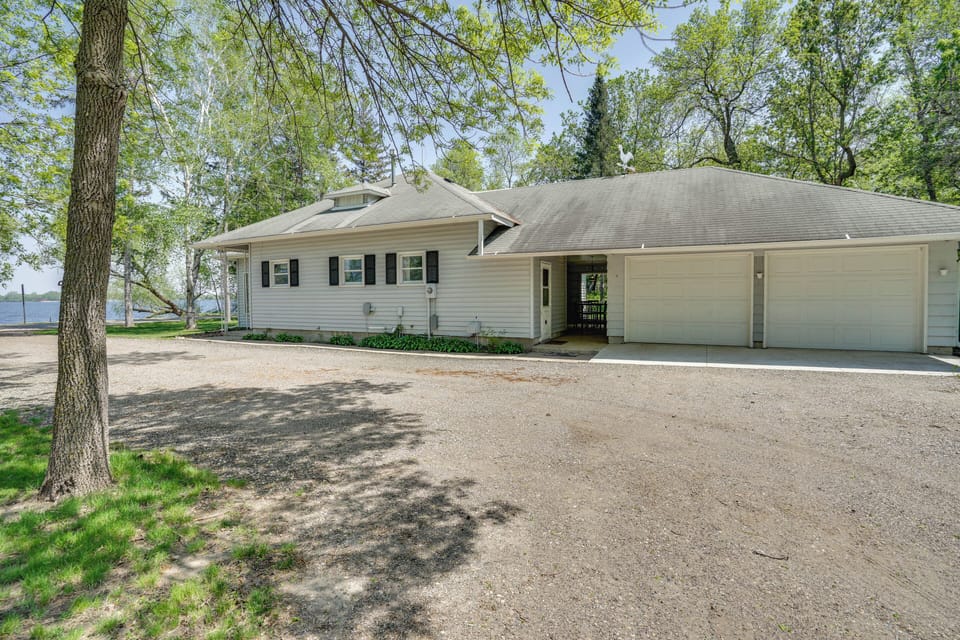 Lakeside Litchfield Home w/ Patio & Gas Grill! Cottage in Minnesota