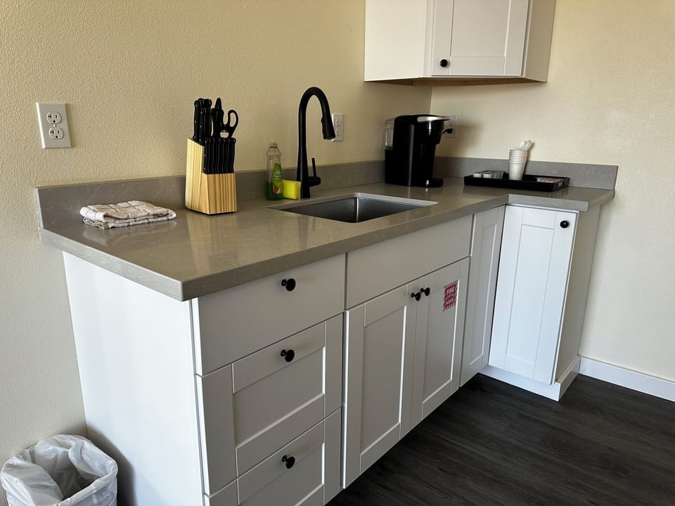 Suite, Multiple Beds, Non Smoking | Private kitchenette | Microwave, coffee/tea maker, paper towels