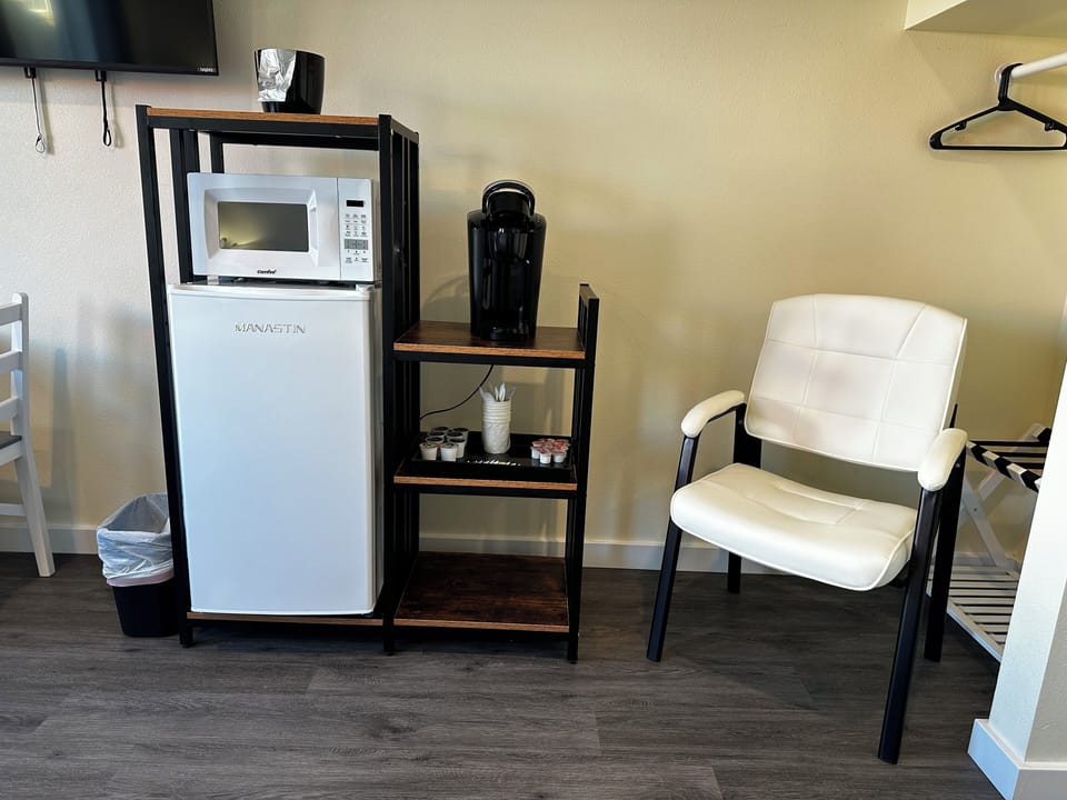 Studio, 1 Queen Bed, Non Smoking | Free WiFi