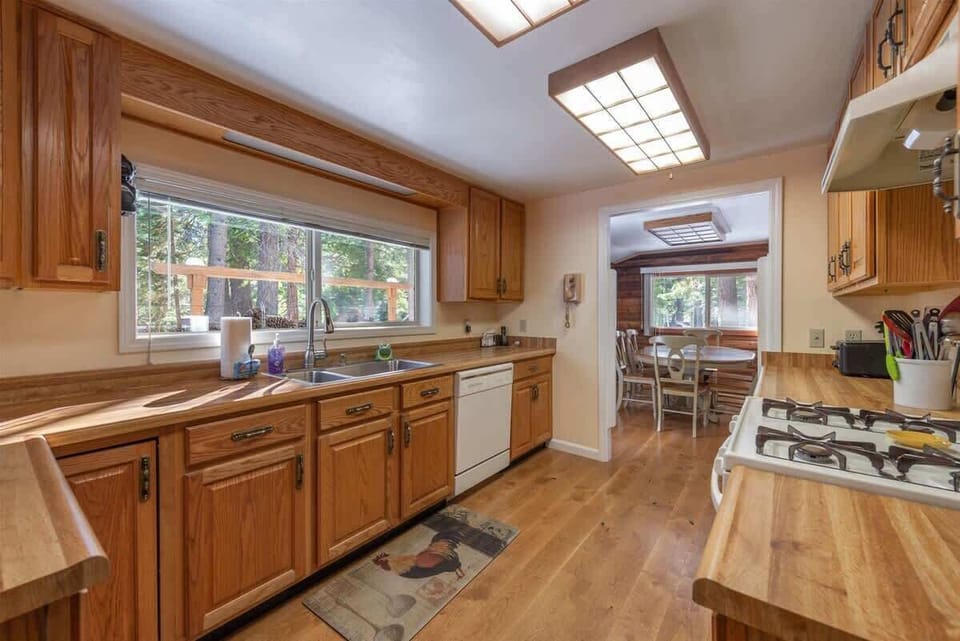 Kitchen Area - Fully Equipped