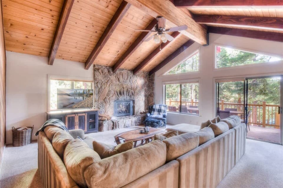 Living Room, Gas Fireplace
