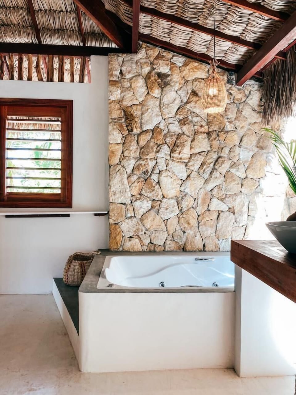 Deluxe Bungalow, Balcony, Pool View | Bathroom | Towels, soap, shampoo, toilet paper