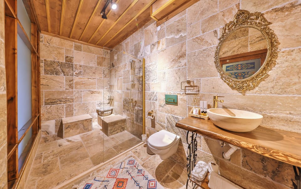 Triple Room Hammam | Bathroom | Designer toiletries, hair dryer, slippers, heated floors