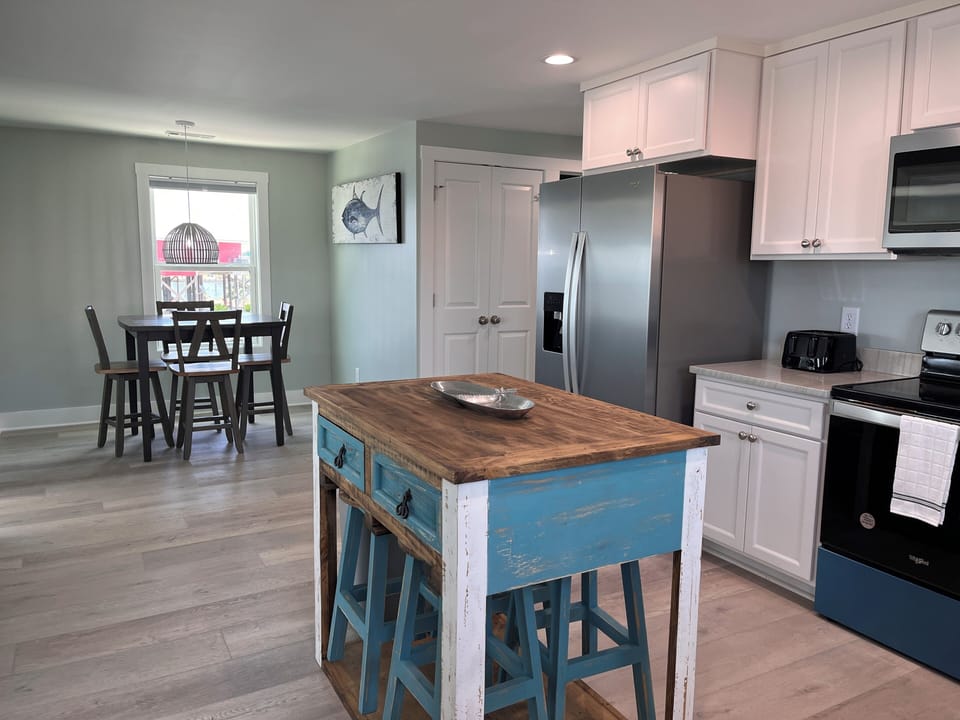 4 person dining counter in kitchen and separate dining area for 4