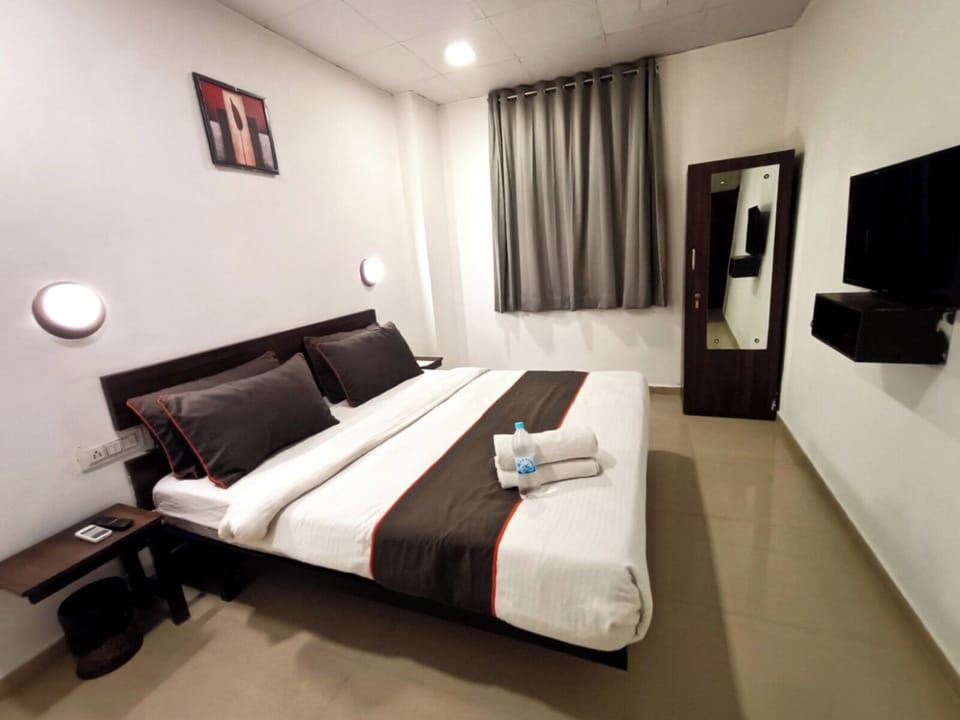 Classic Room | Egyptian cotton sheets, premium bedding, free WiFi, bed sheets