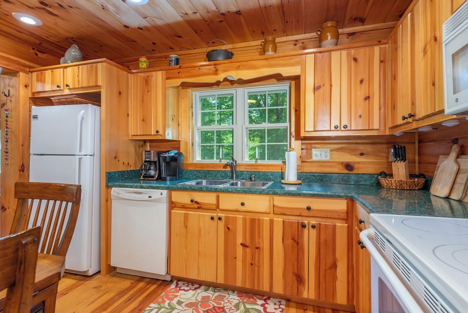 Kitchen with eat-in dining for 4 (expandable to 6 with extra chairs in both bedrooms), dishwasher, and 2 types of coffeemakers (standard drip and Keurig).