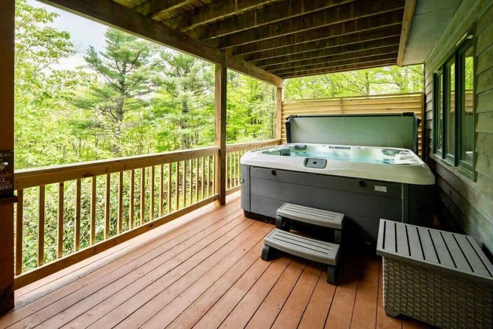 Brand new 6-7 person hot tub