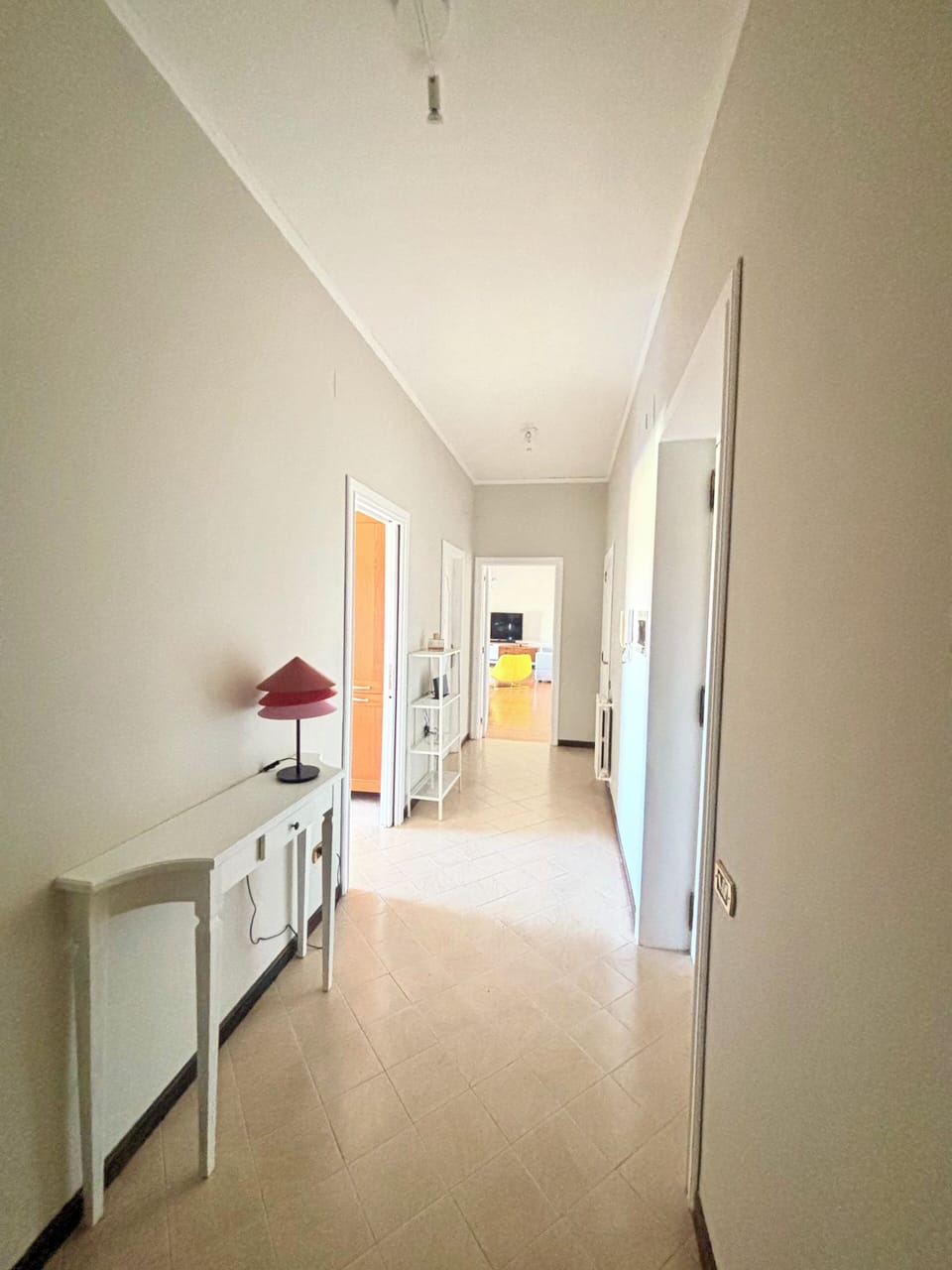 Secondary entrance with access corridor to kitchen, GREEN bedroom and living room