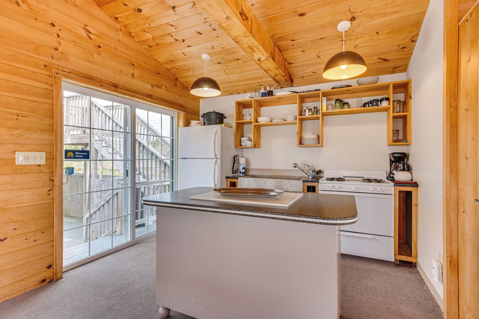 Kitchen | Trash Bags/Paper Towels | 1st Floor