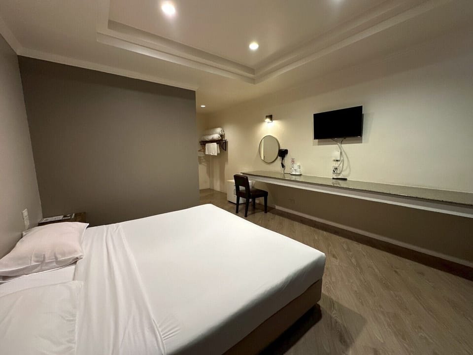 Standard Double Room, City View | Desk, blackout drapes, WiFi (free)