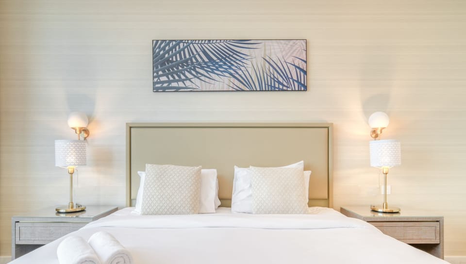 Deluxe Apartment, Sea View | 1 bedroom, in-room safe, blackout drapes, iron/ironing board