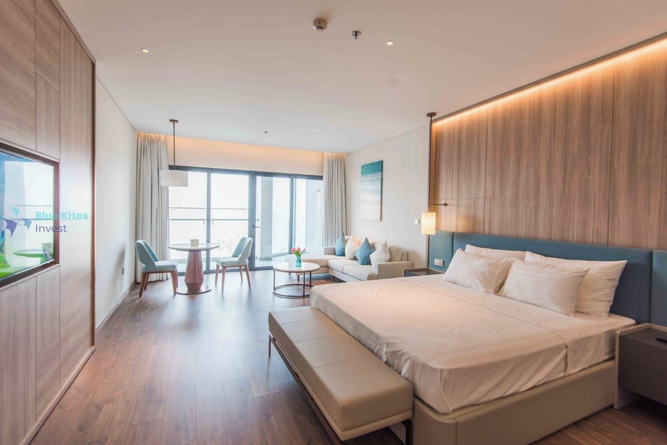 Premium Suite, 1 Queen Bed, Sea View | Premium bedding, in-room safe, desk, laptop workspace