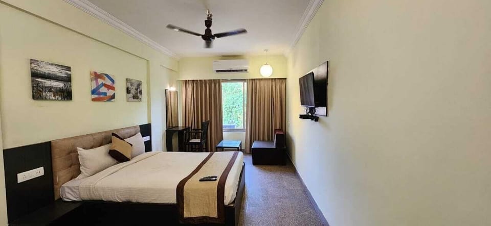 Standard Double Room | Iron/ironing board, WiFi