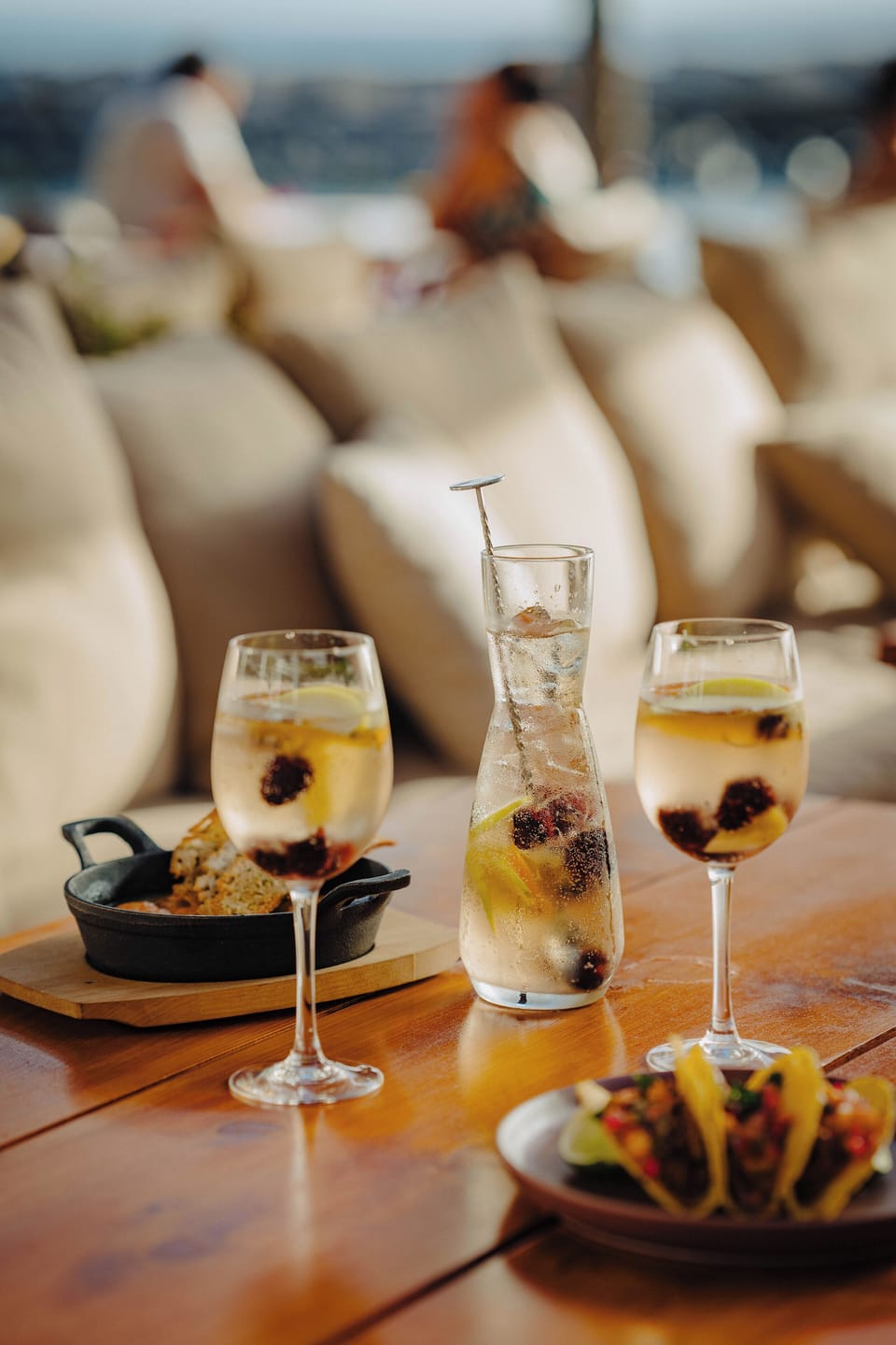 2 bars/lounges, poolside bar