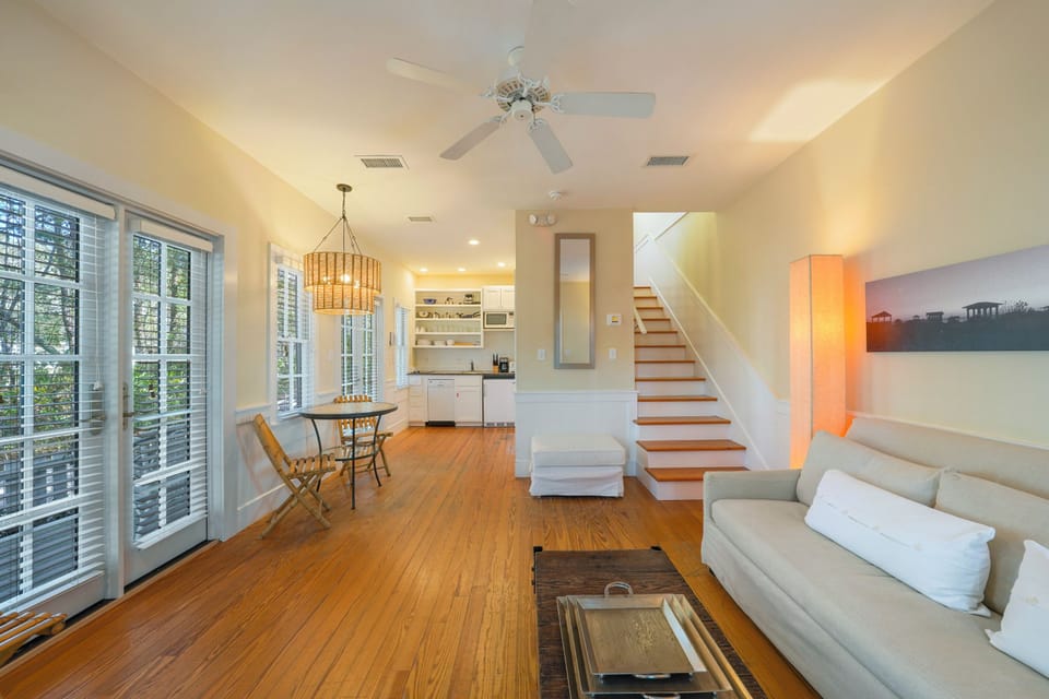 LIVING ALTERNATE VIEW TO KITCHEN AND BISTRO DINING FOR 2-4