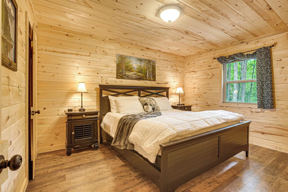 7 Mi to Hocking Hills State Park: Family Home! Cottage in Ohio
