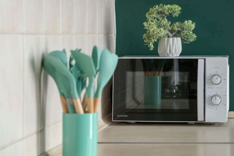 Kitchenette with plenty of kitchen utensils and dishes. 