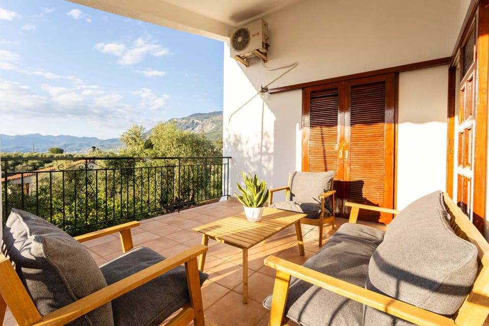 Enjoy the sea and mountai view from the balcony
