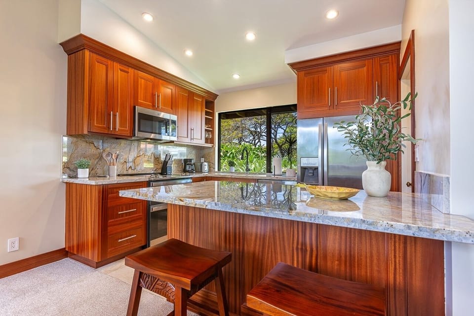 Condo, 1 Bedroom | Private kitchen | Fridge, oven, stovetop, coffee/tea maker