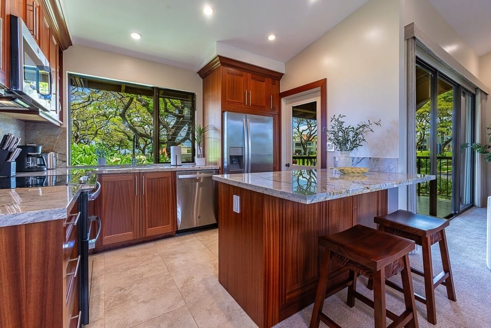 Condo, 1 Bedroom | Private kitchen | Fridge, oven, stovetop, coffee/tea maker
