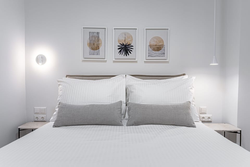 Luxury Apartment | 2 bedrooms, in-room safe, blackout drapes, iron/ironing board