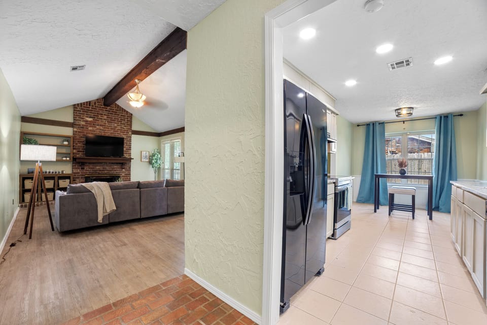 Kitchen/ Living Room