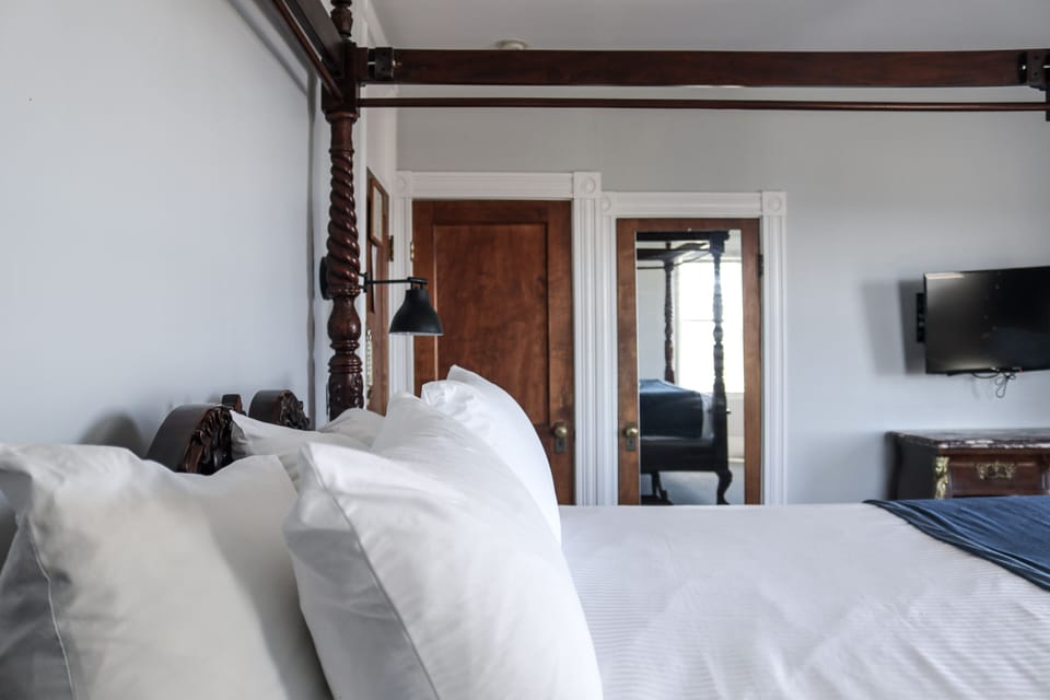 Seaside King Deluxe | Premium bedding, individually decorated, individually furnished