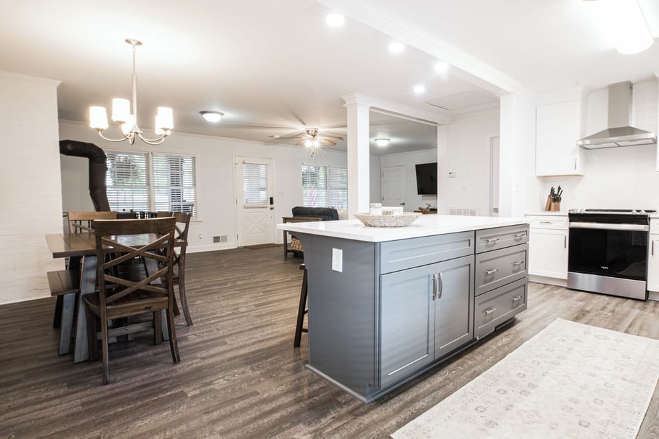 Dining area/kitchen
