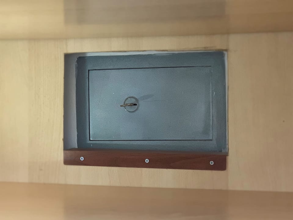 Apartment | Safe