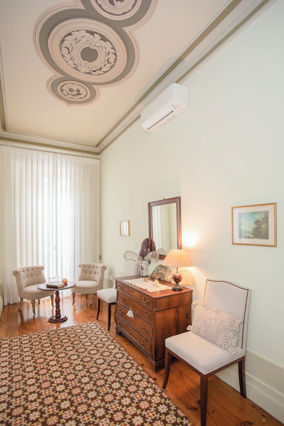 Signature Suite | Premium bedding, soundproofing, WiFi (free), individually decorated