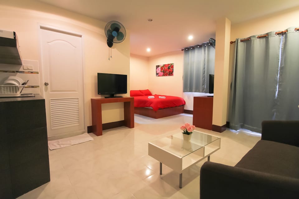 Superior Room Back | Living area | 32-inch flat-screen TV with cable channels