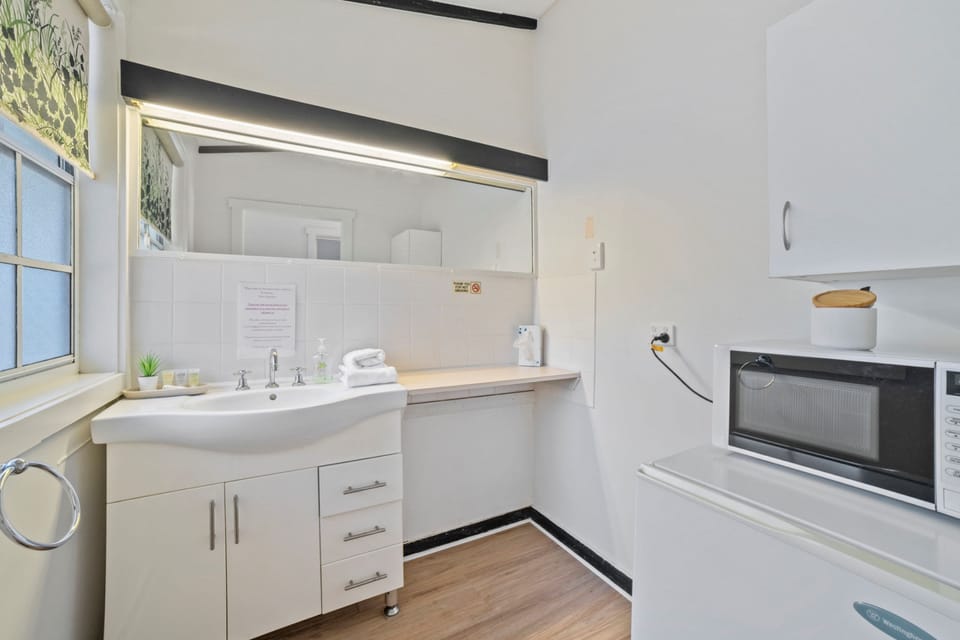 Minibar, iron/ironing board, free WiFi, bed sheets