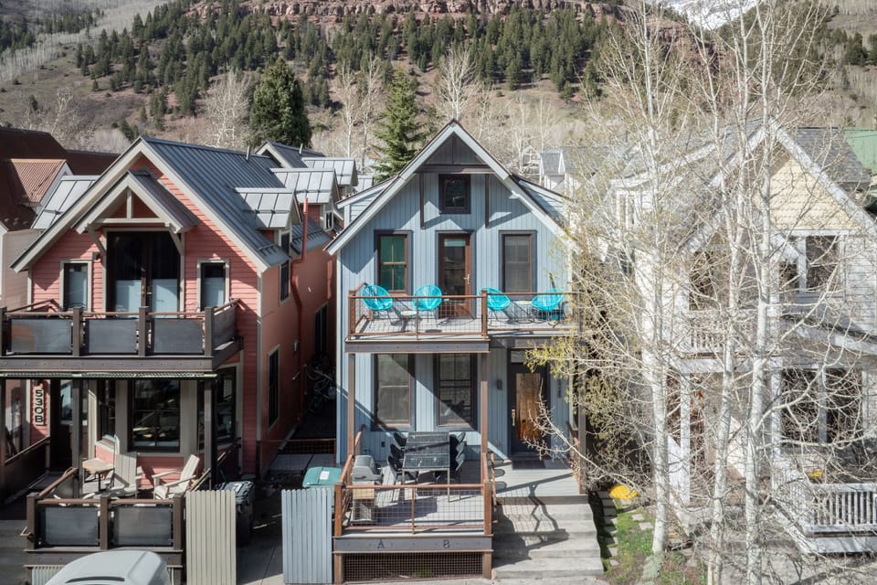 Exterior - A luxurious property with the perfect blend of convenience and elegance, located in the heart of charming downtown Telluride