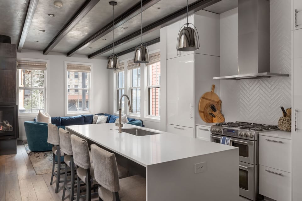 Kitchen - Gourmet kitchen with top-of-the-line appliances and amazing architectural and designer touches throughout